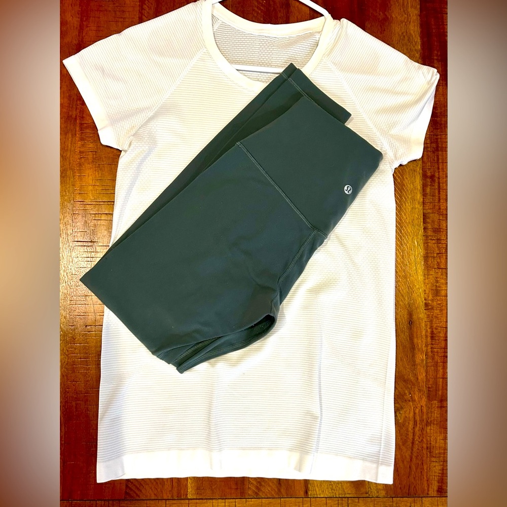 LULULEMON Align 25 Size 4 — on Jungle Green!! Leggings ONLY